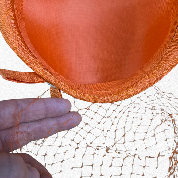 1920s Vintage Orange Cloche Hat Elegant Woven Pearl Bow Rolled Brim Veil Accent - Picture 8 of 9